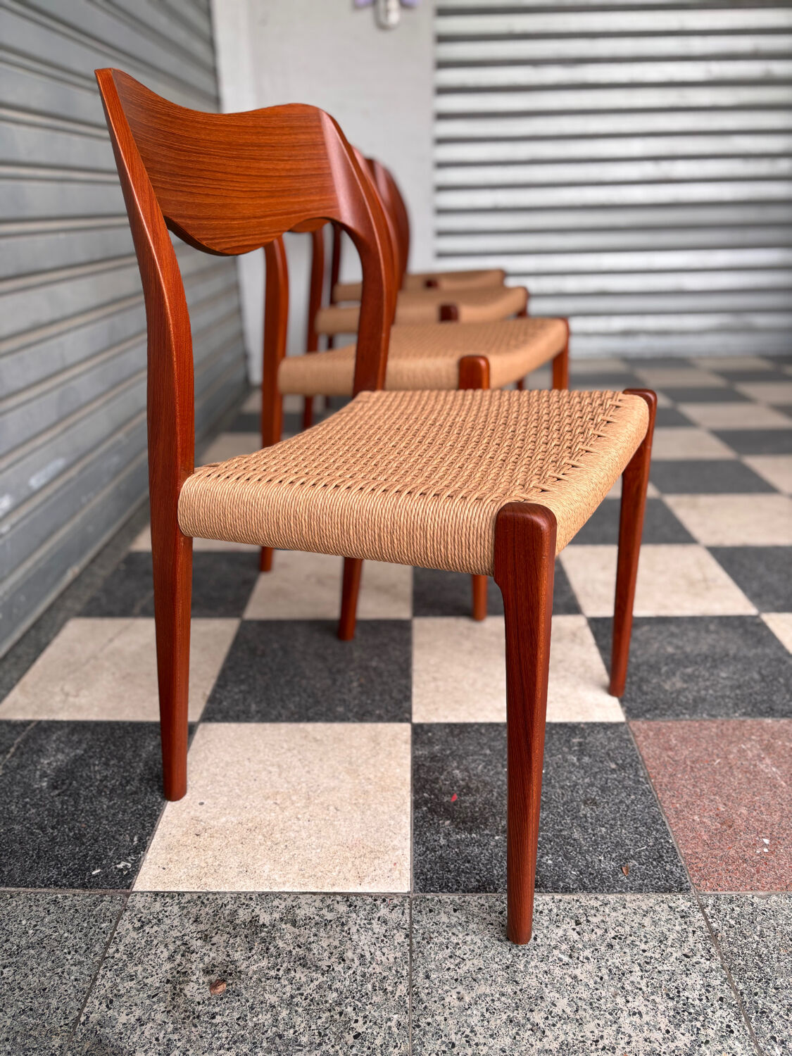 Set of 4 Møller 71 chairs