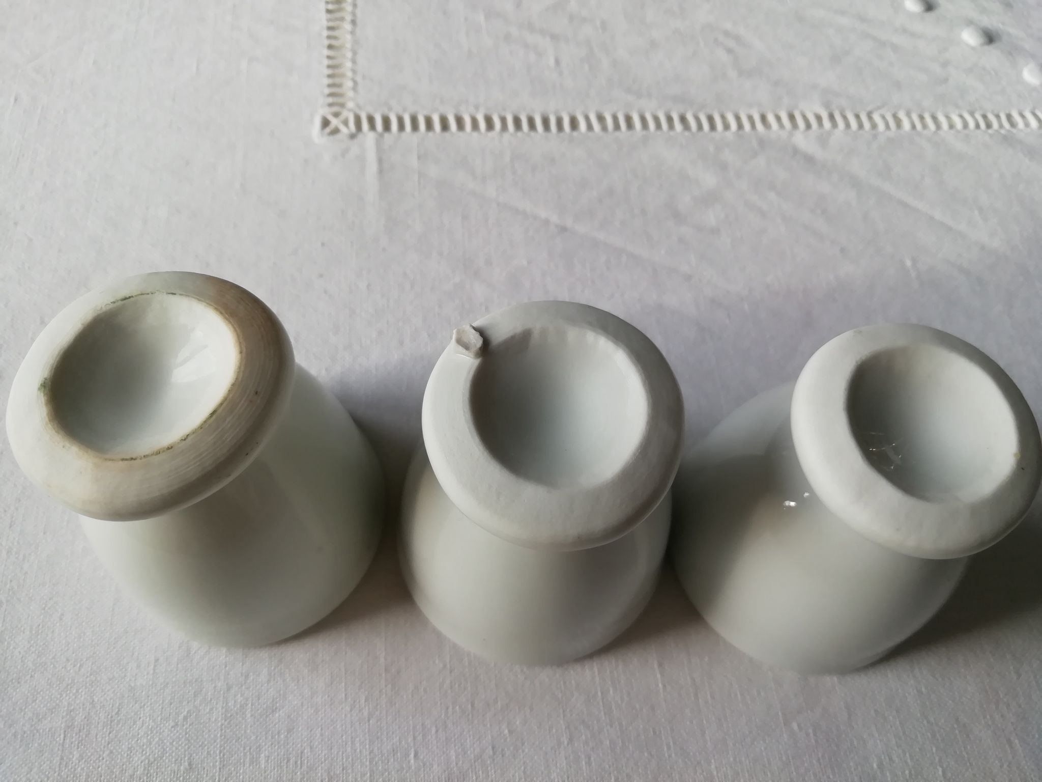 Lot de coquetiers blancs