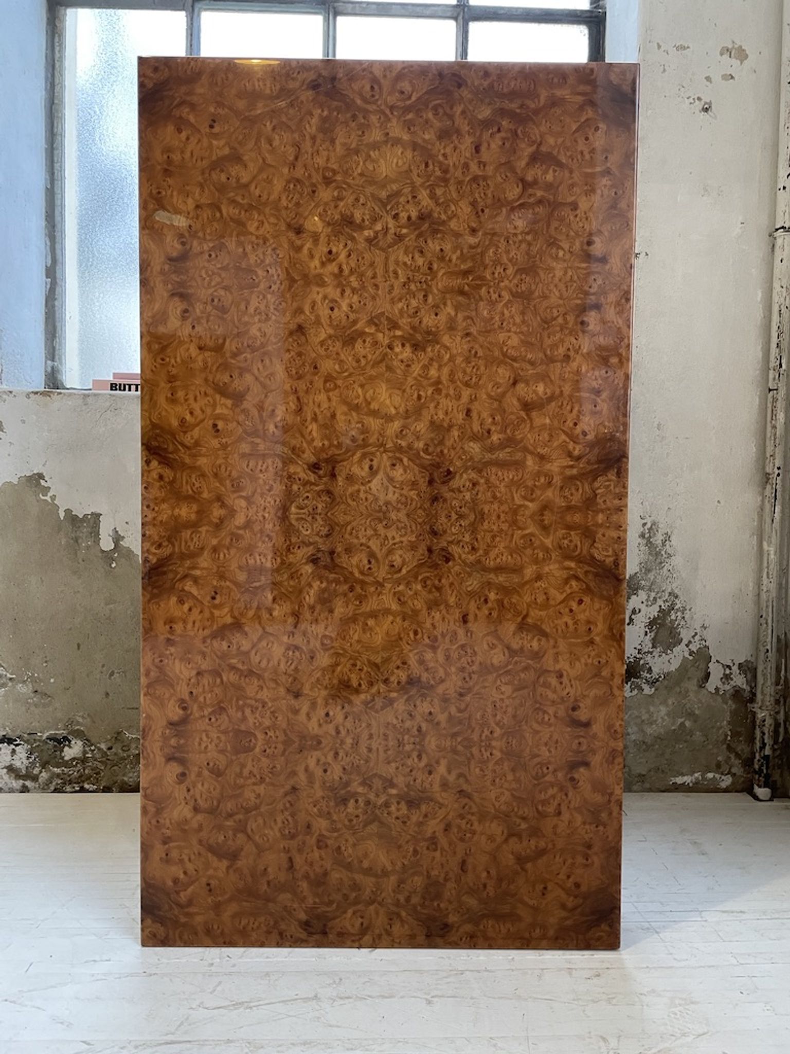 Table basse italienne laque loupe d’orme