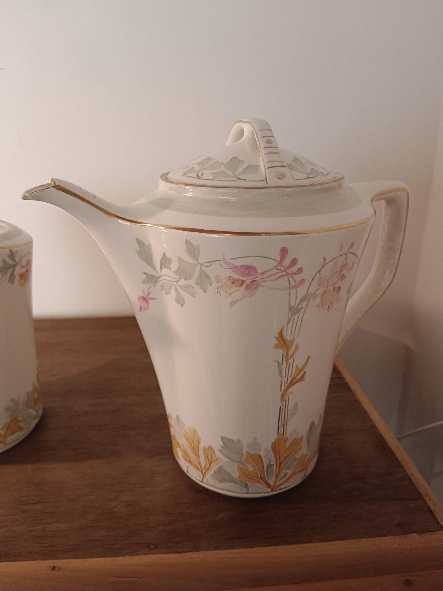 Art Nouveau coffee service in fine Maastricht earthenware (Céra Company)
