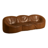 "Pumpkin" 3-seater canapé in patinated brown leather by Pierre Paulin for Arti.