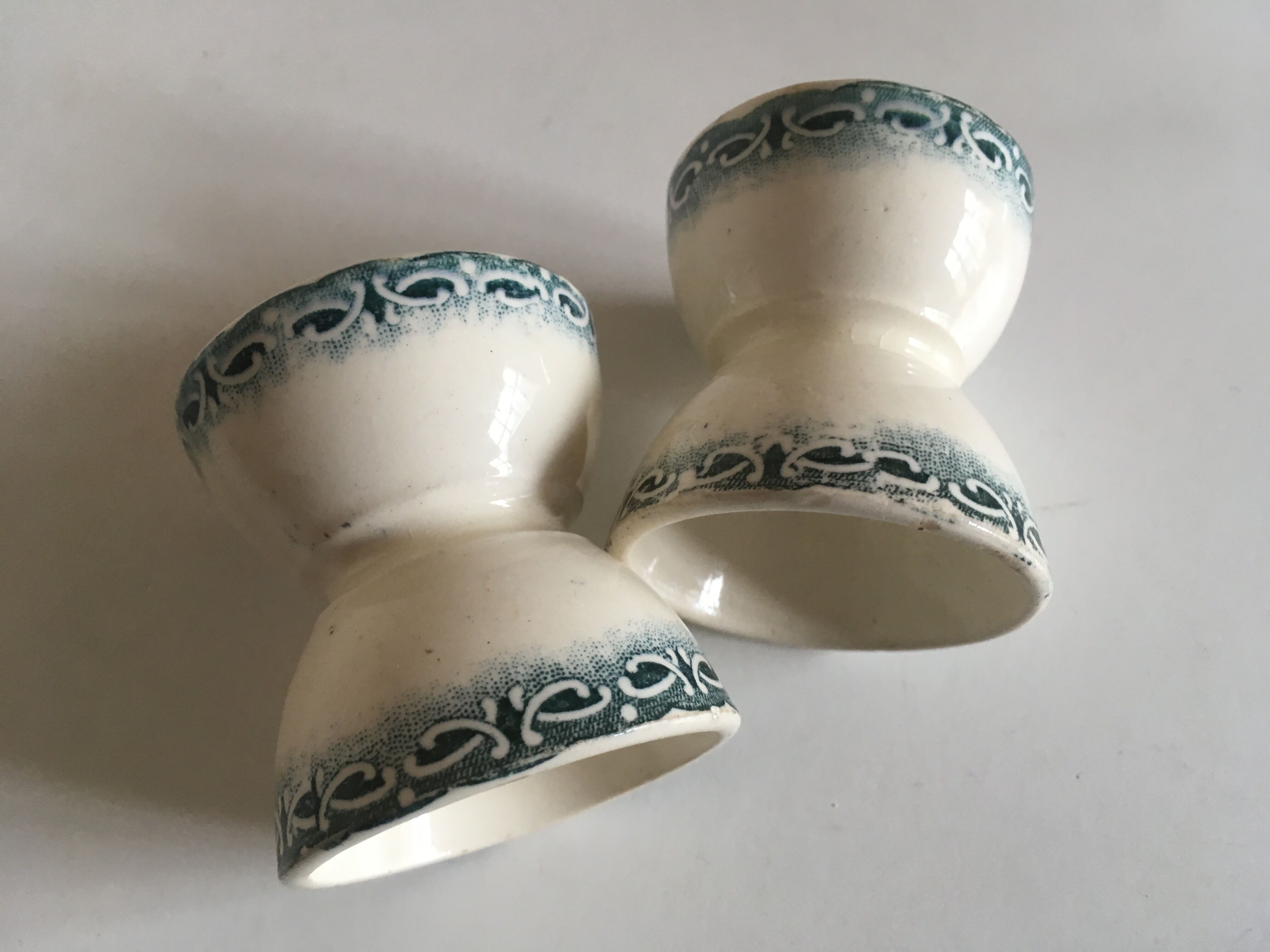 Paire de de coquetiers en faience terre de fer 1900