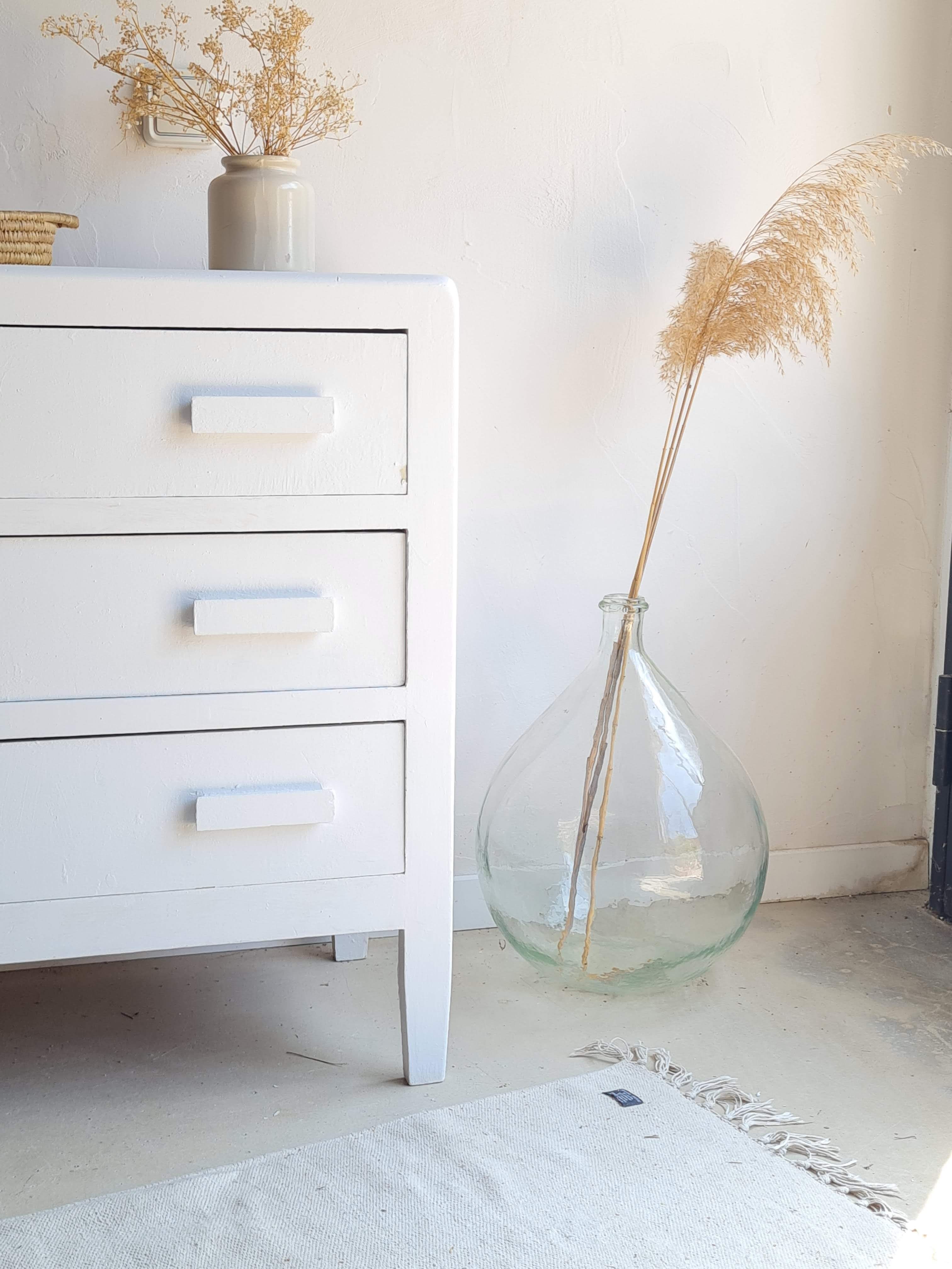 White vintage chest of drawers