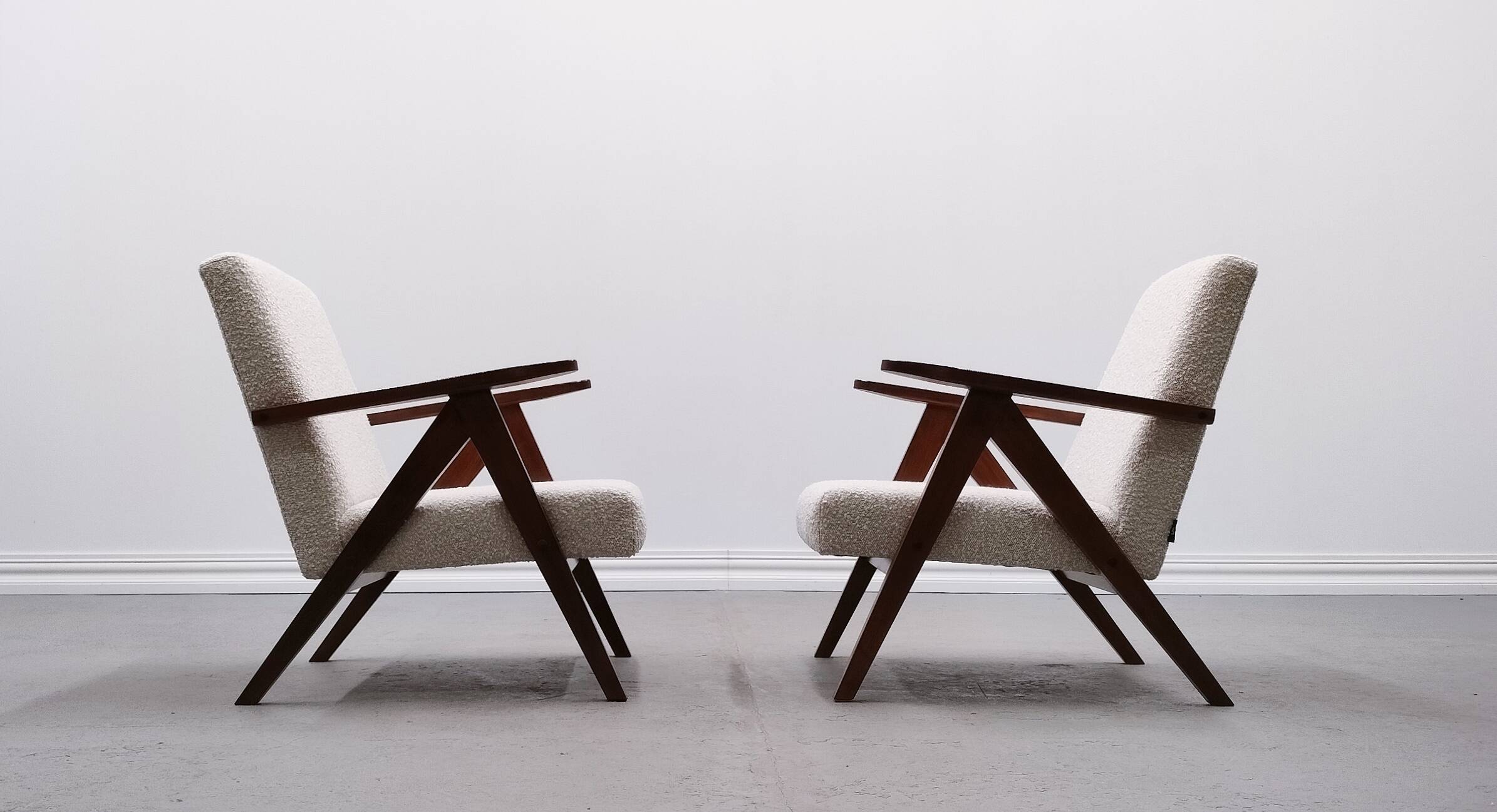 Mid Century Easy Chair Model B - 310 Var in Ivory Buckle