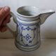 Pichet à lait en porcelaine Rieber en motif de Saxe bleu-blanc