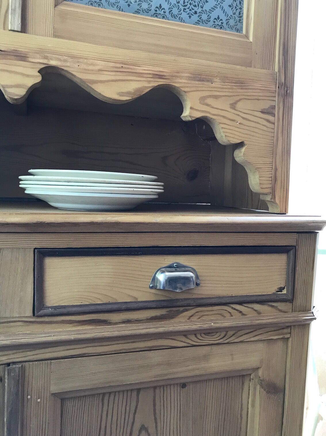 Buffet two bodies in raw pine