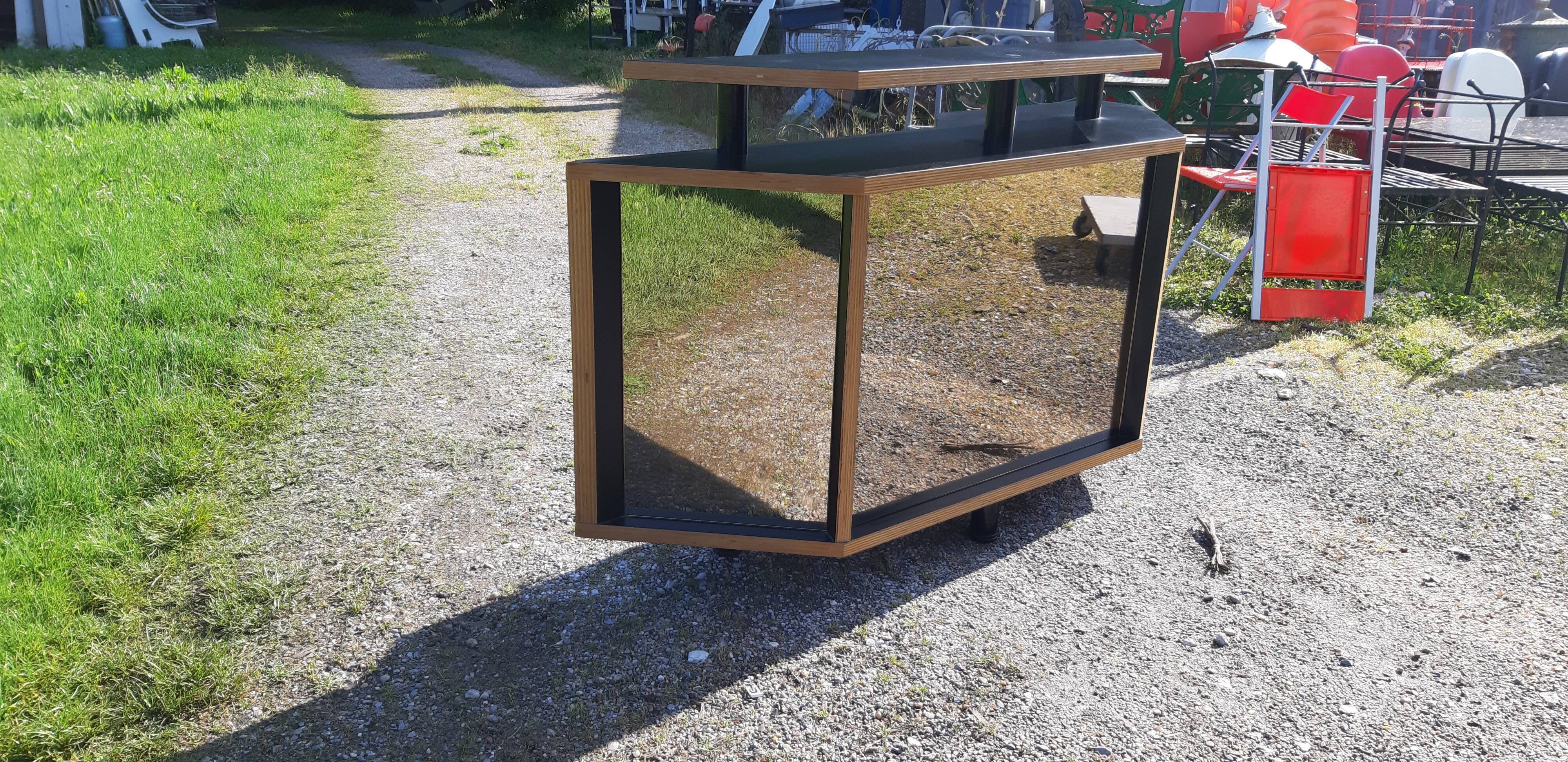 Store checkout counter