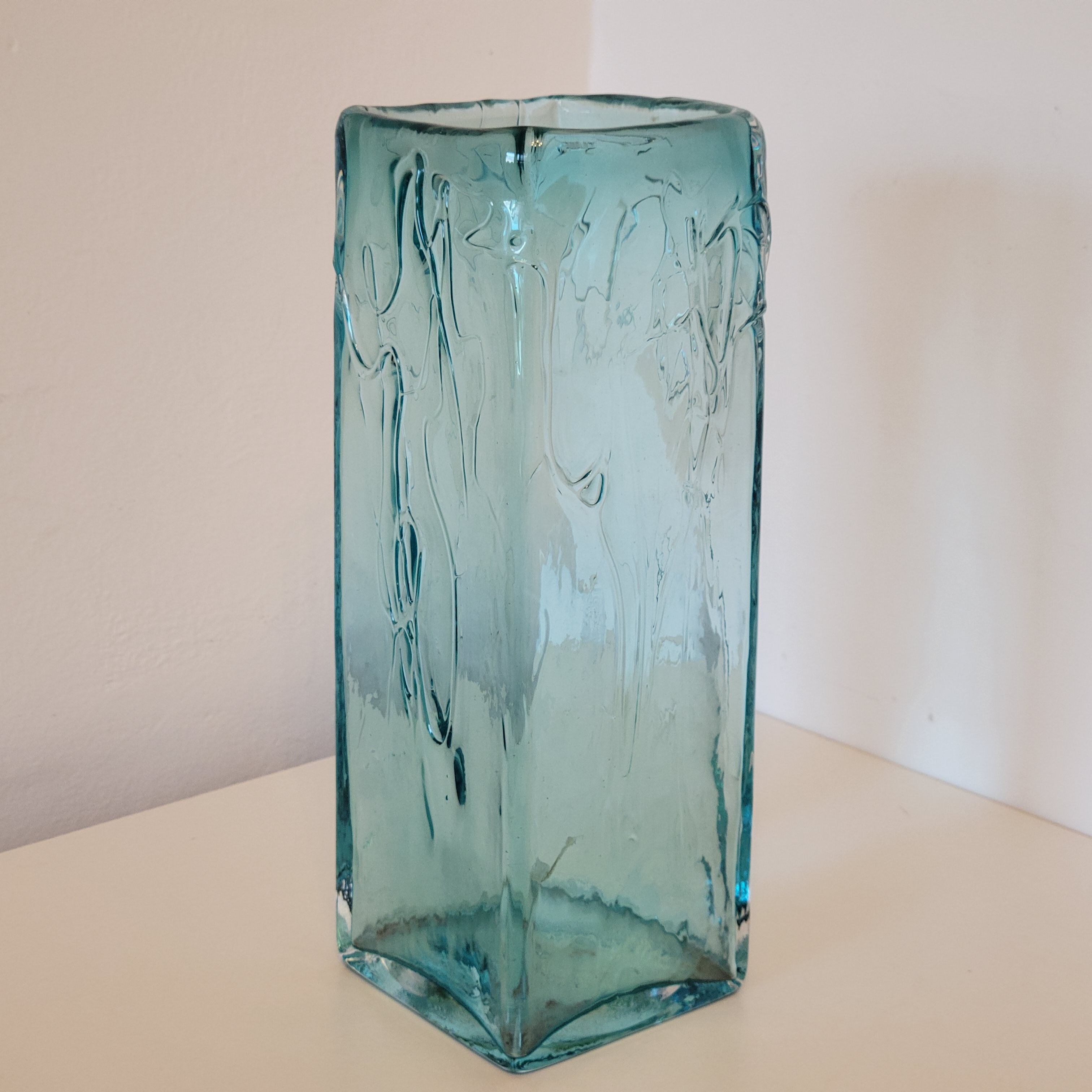 Régis Anchuelo blue glass vase contemporary art