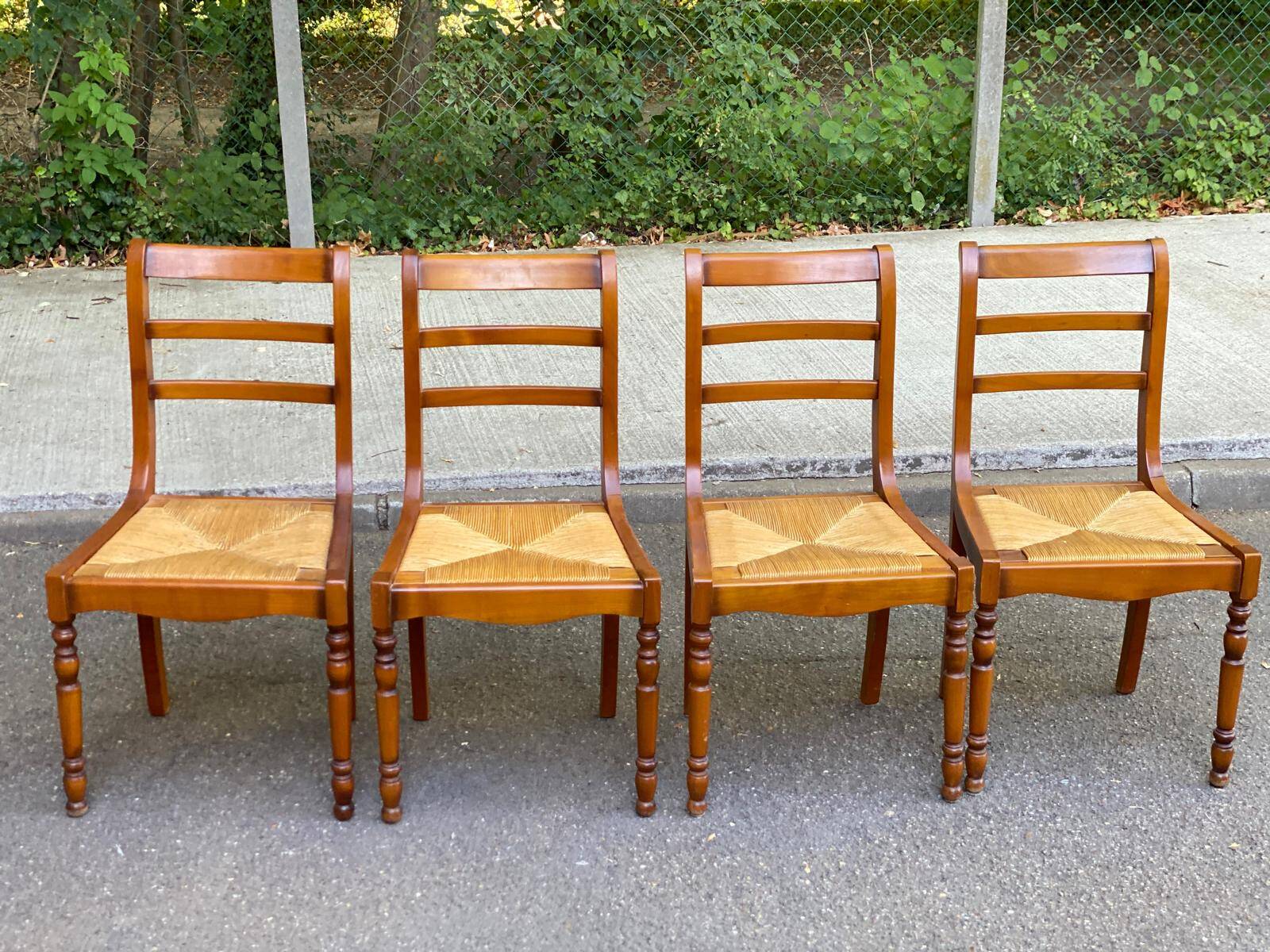4 chaises de salle à manger en bois massif paillées 80s