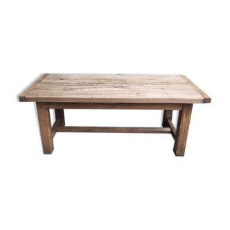 Table in raw oak