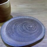 Service de tasses en bois avec soucoupes