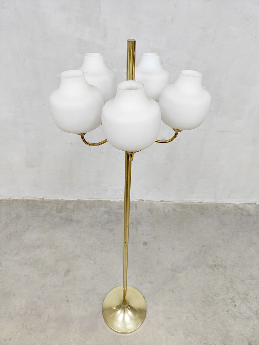 Vintage Italian brass floorlamp opaline glass