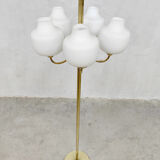 Lampadaire italien vintage en laiton verre opalin