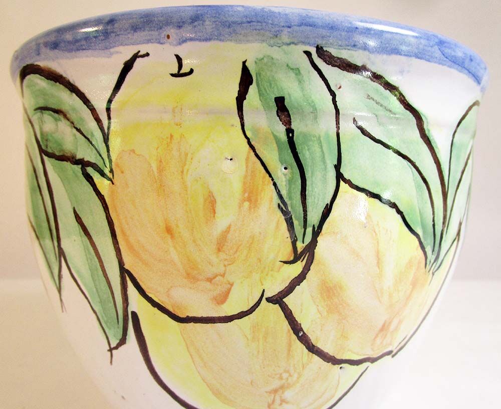 Ceramic pot cover with fruit
