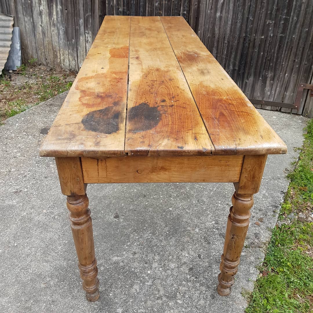 Table de ferme en noyer massif