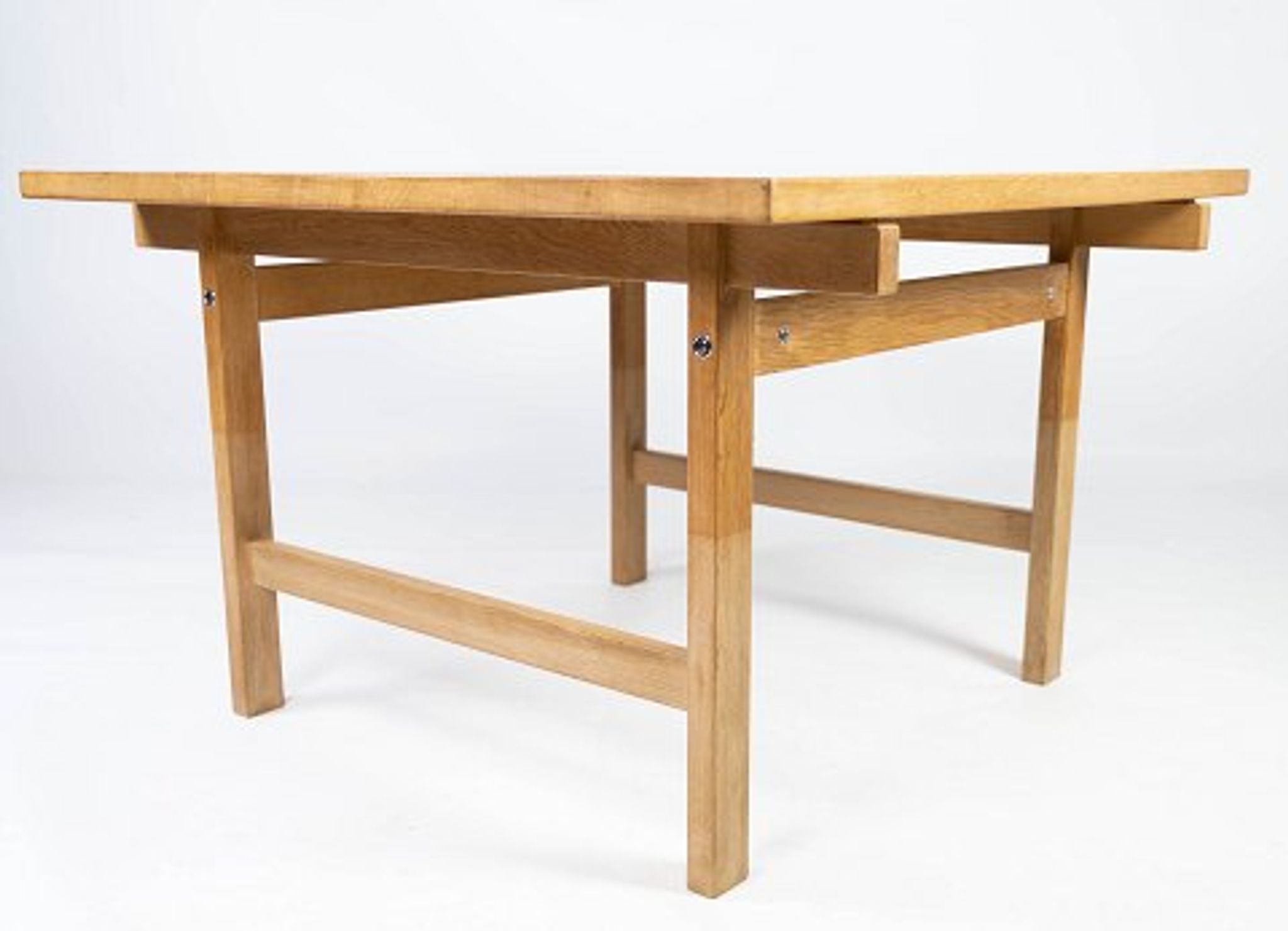 Table basse en chêne conçue par Hans J. Werner et fabriquée par PP Furniture.
