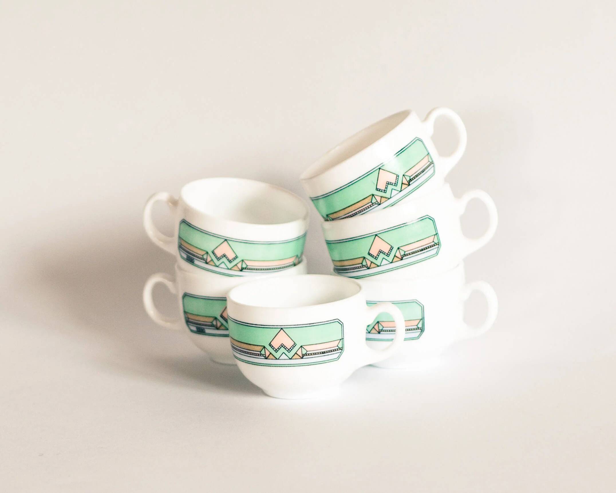 Tasses géométriques vert menthe Arcopal Esso