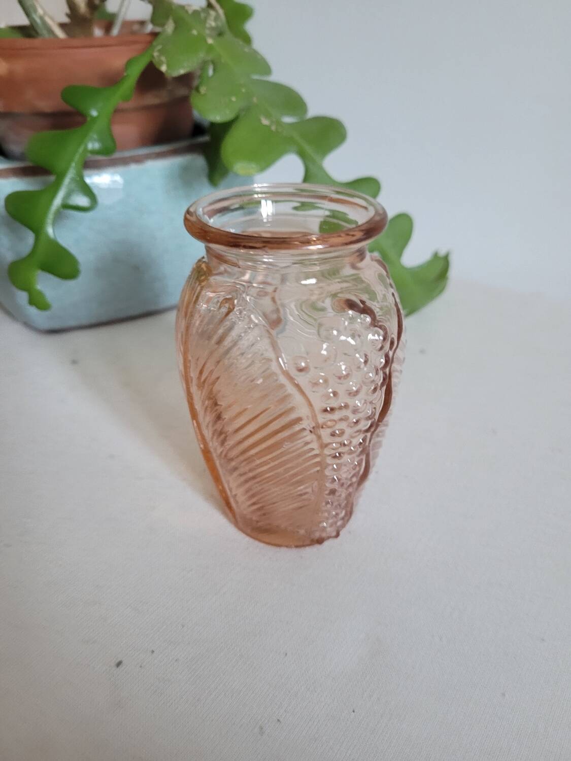 Small pink bulb vase
