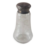 Ancienne saupoudreuse poudrier de table, en verre gravé et argent massif, X