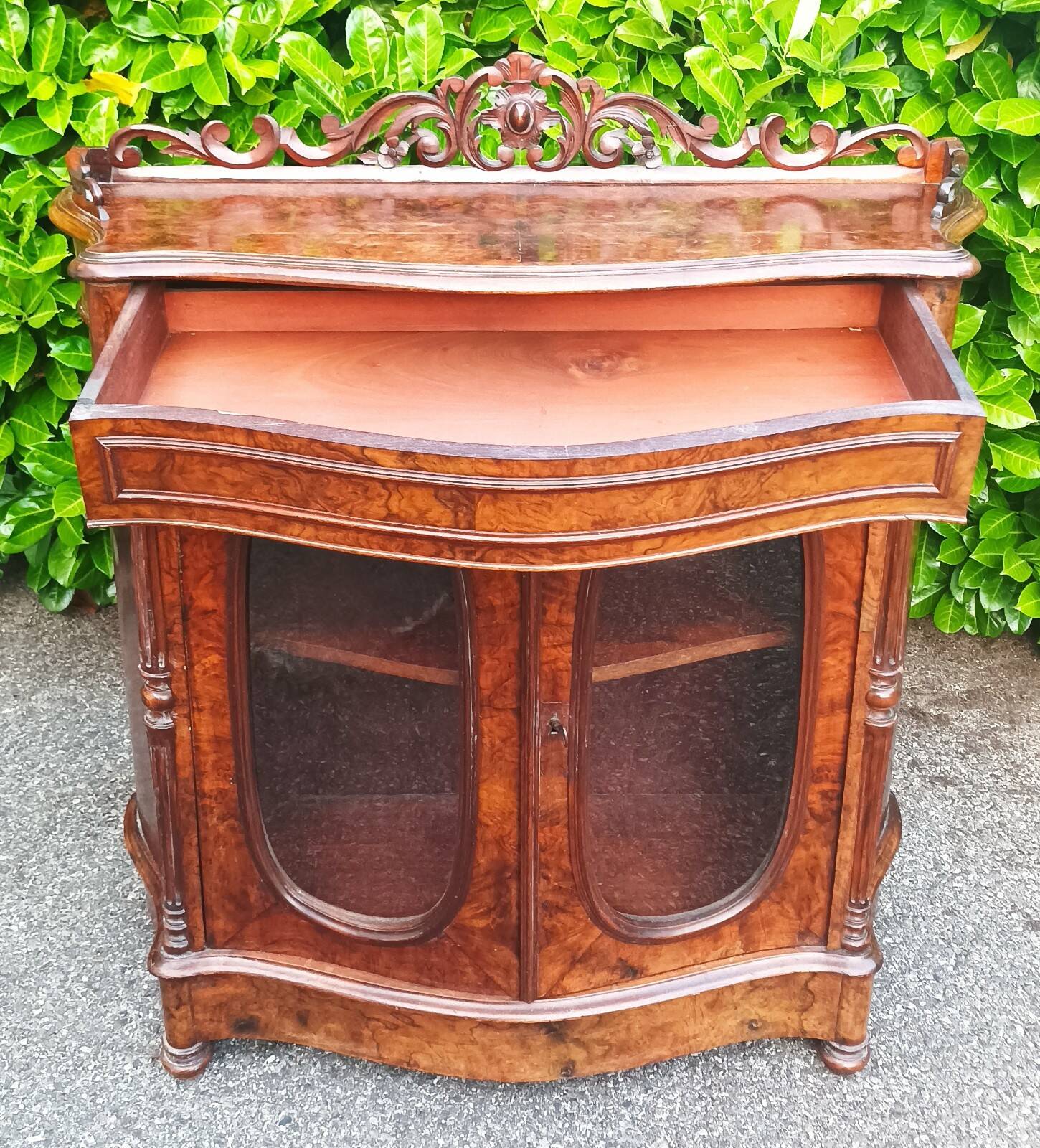 Napoleon III period display cabinet in rosewood.