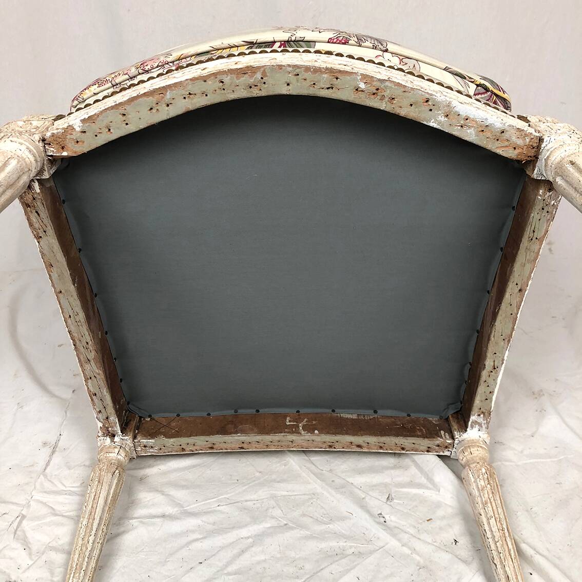 Louis XVI style armchair in white lacquered wood, 19th century