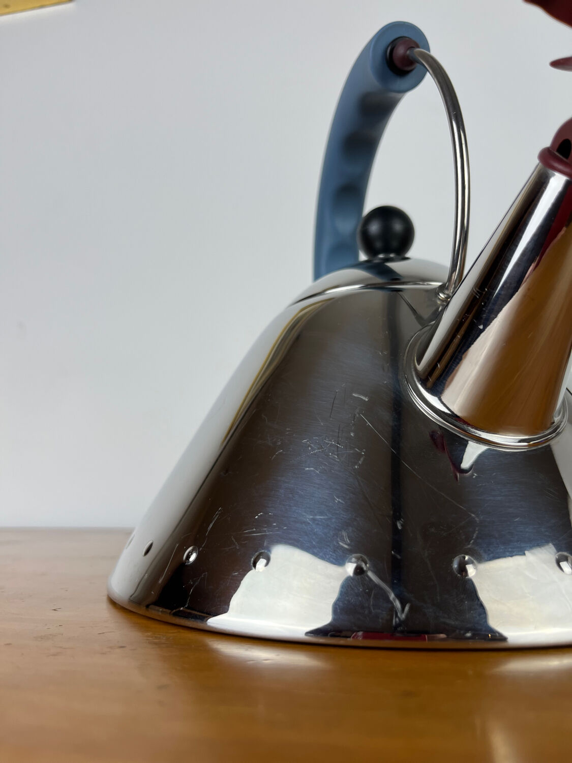 Alessi 9093 kettle by Michel Graves