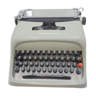 Olivetti Studio 44 typewriter