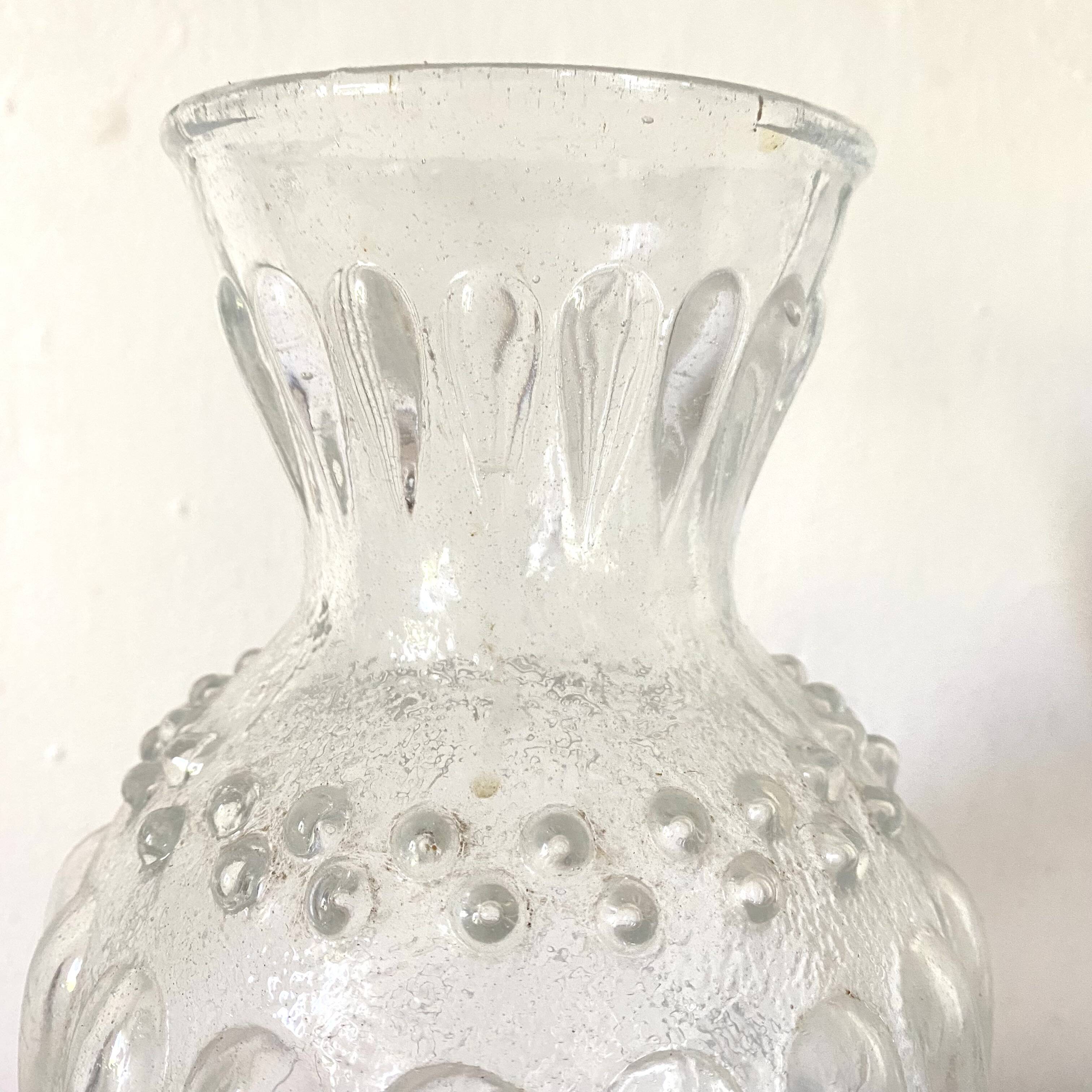 Vase haut vintage en verre moulé
