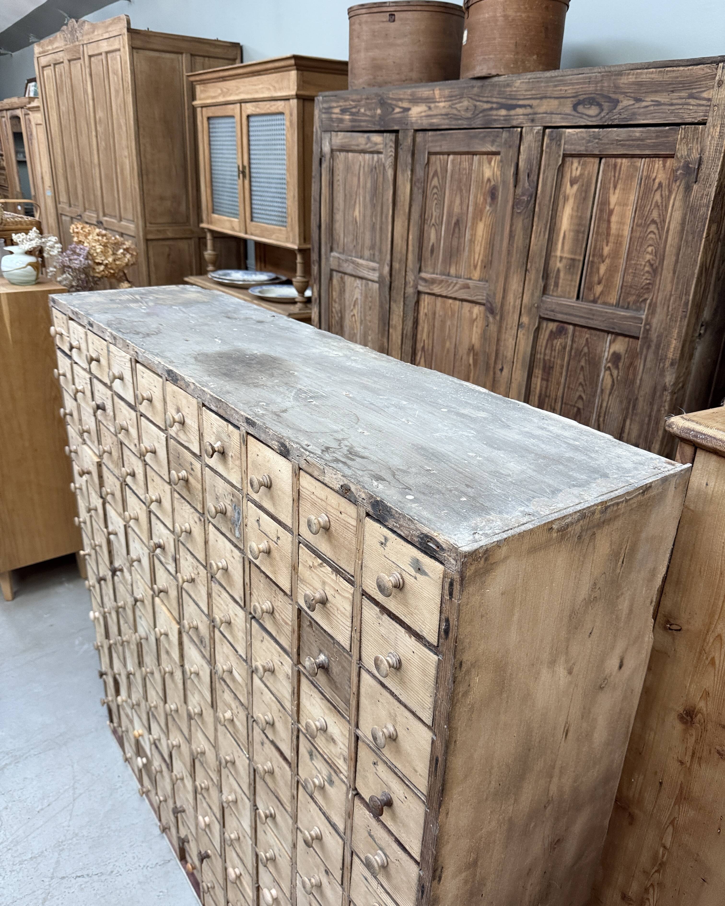Meuble de métier à tiroirs, rénové