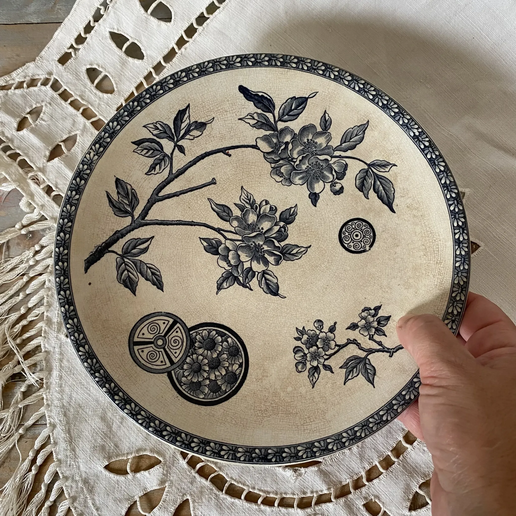 Ironstone cake dish "Marguerite" Large deposit