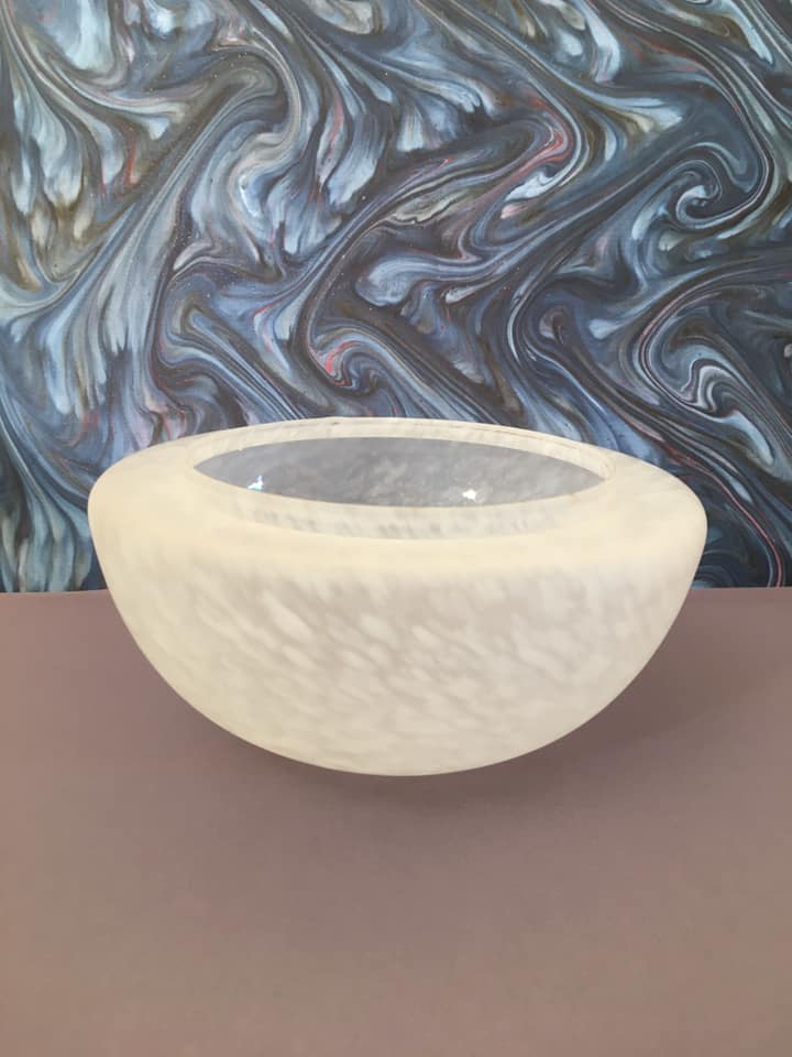 Round ceiling lamp in white clichy glass