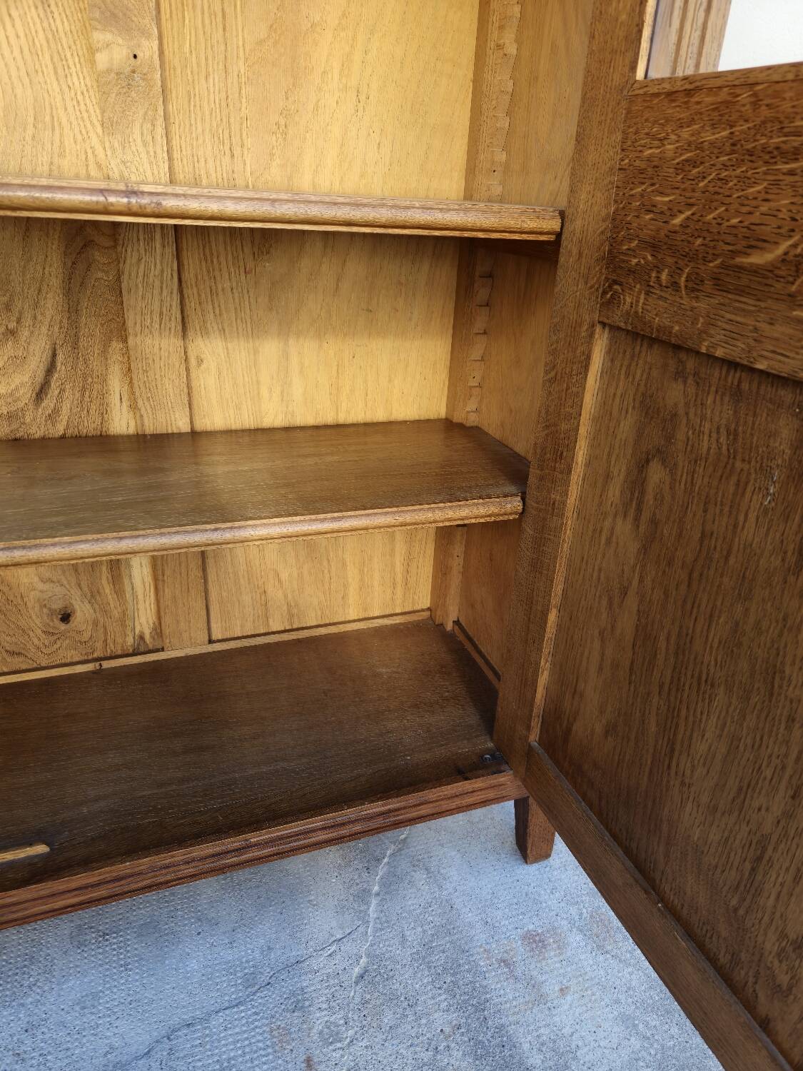 Vitrine parisienne d'école en chêne, 1950