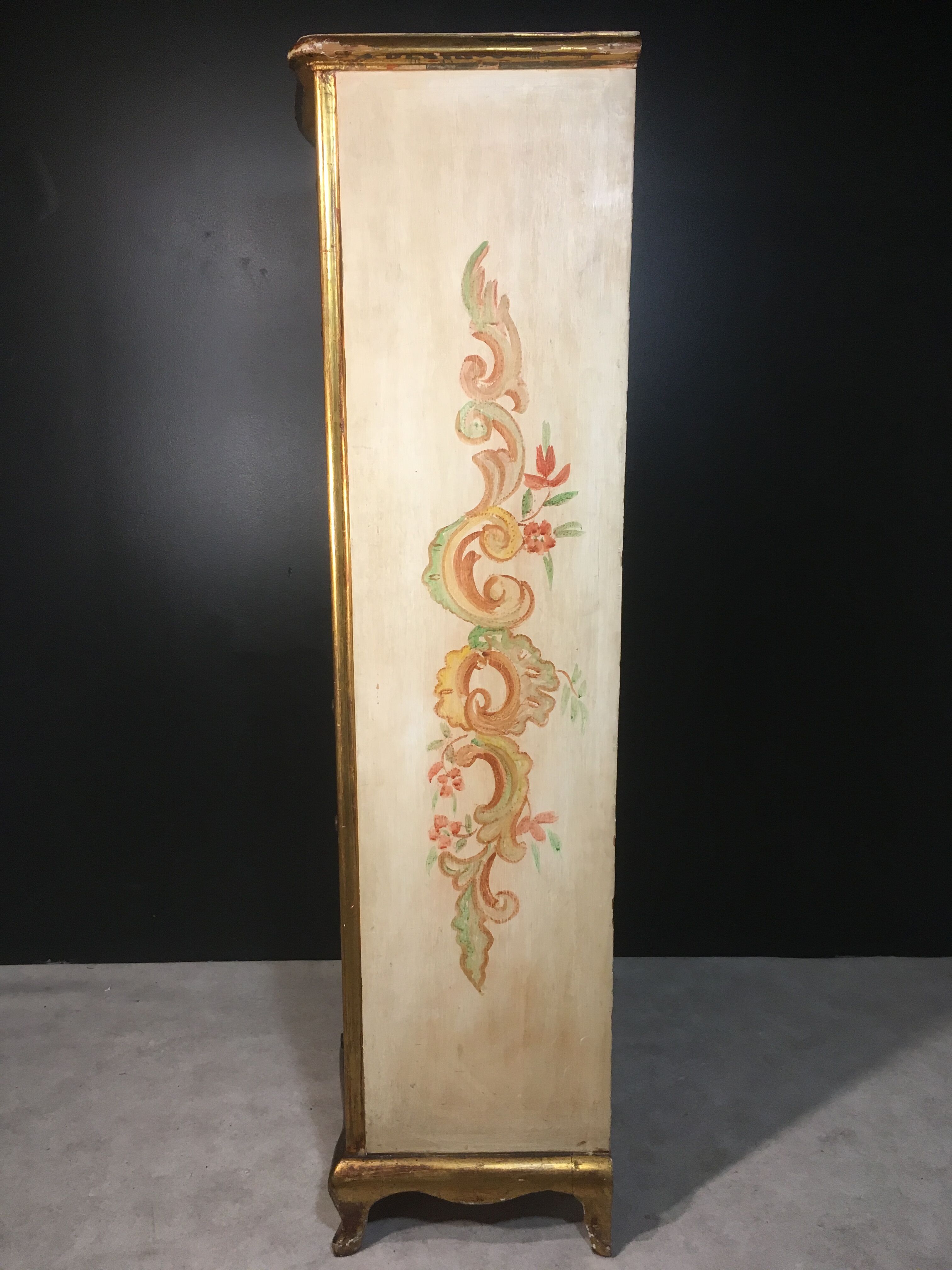 Skated dresser