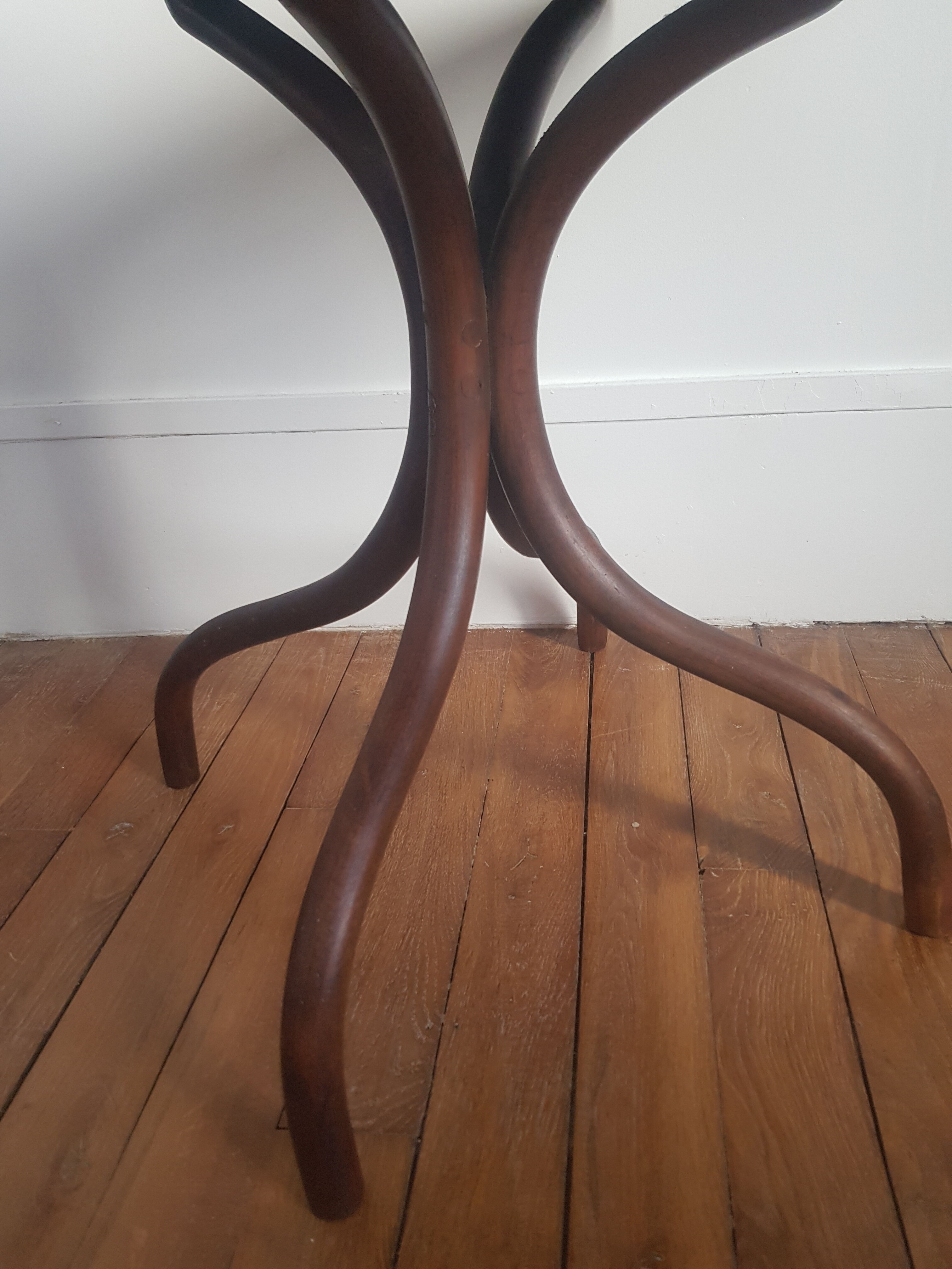 Old gueridon in wood