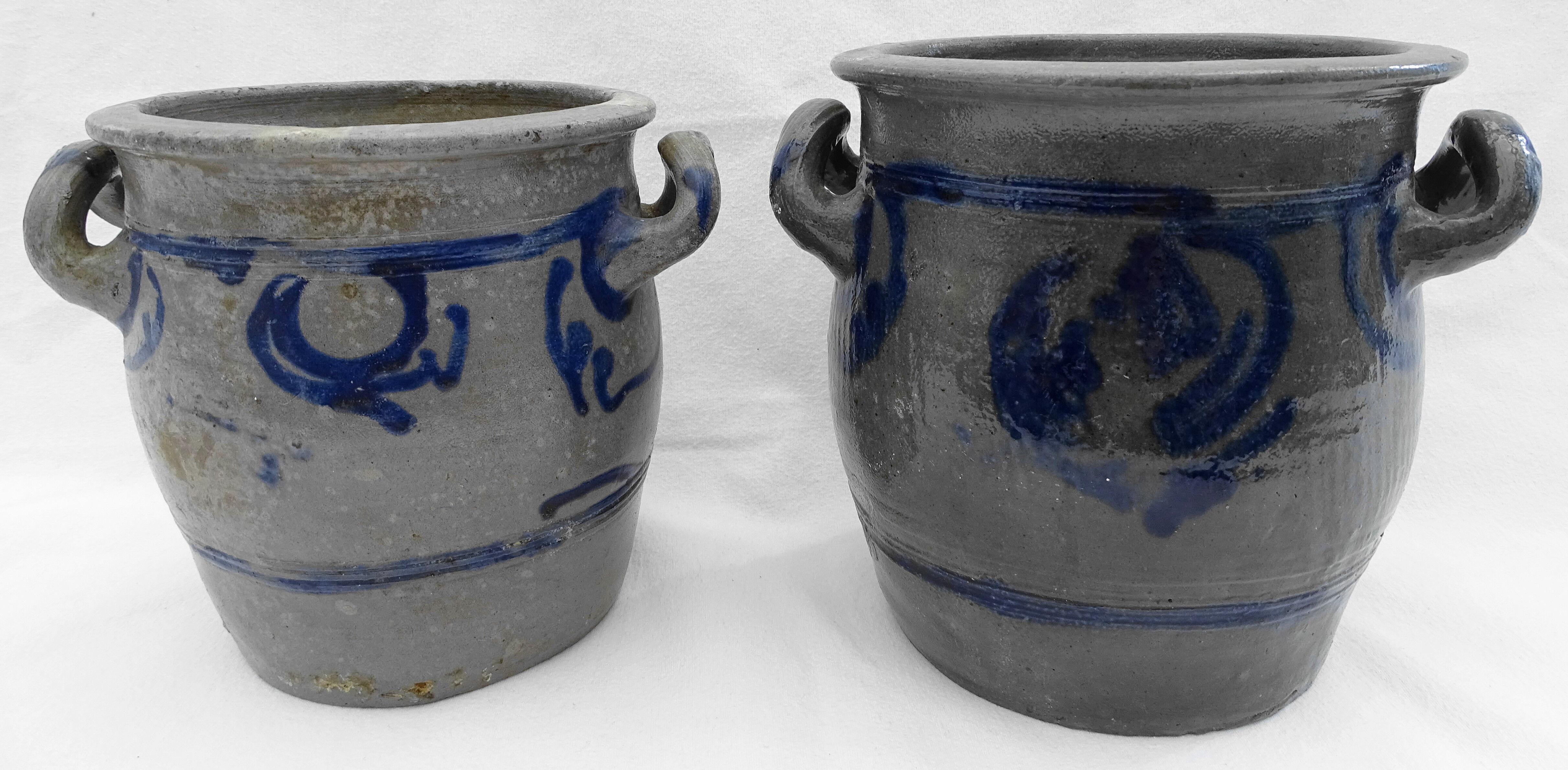 Paire de pots en grès gris et bleu marine