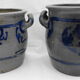 Paire de pots en grès gris et bleu marine