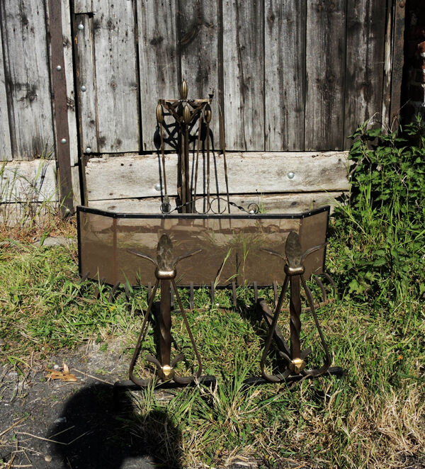 Ancien ensemble de cheminée en fer forgé (9 pièces)