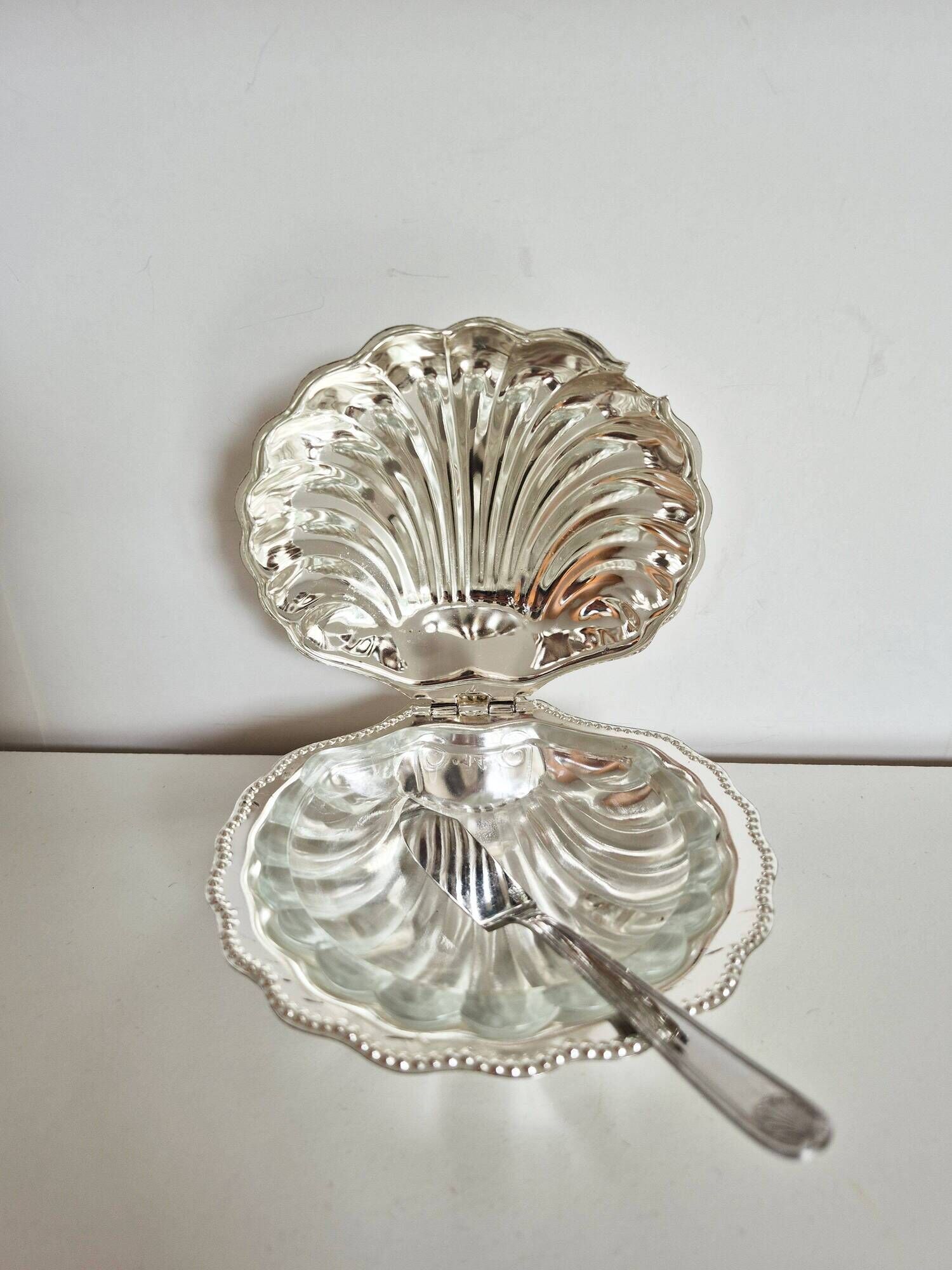 Silver-plated scallop shell butter dish
