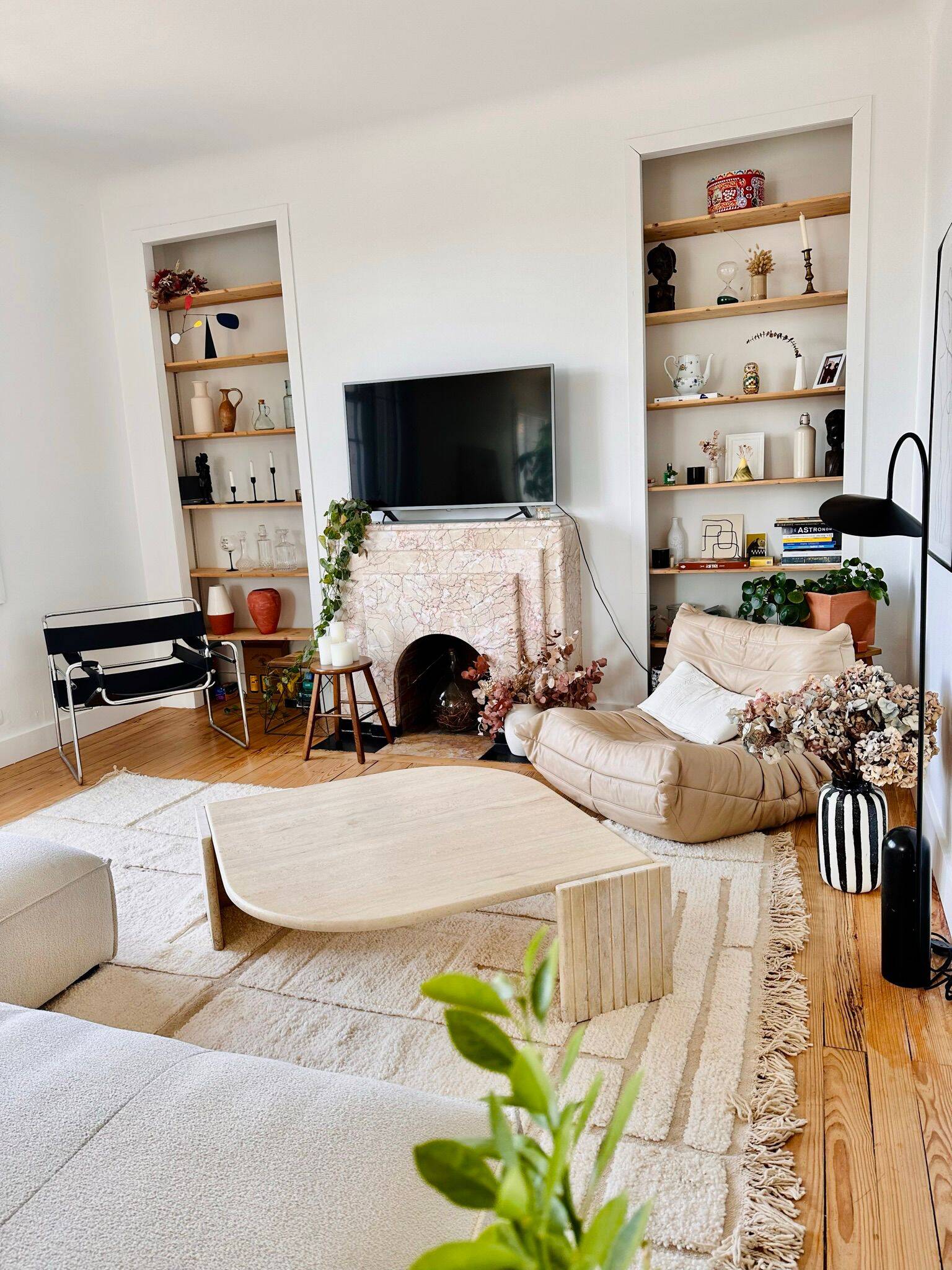 Table basse en travertin "Œil" Roche Bobois