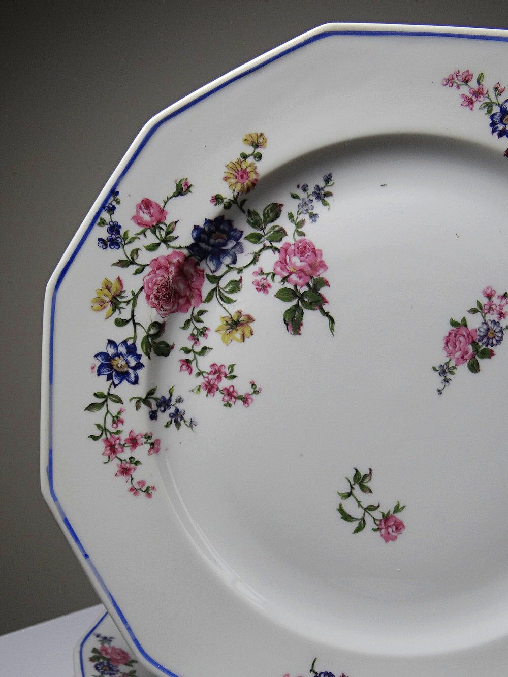 4 flat plates by Bernardaud, Limoges porcelain, floral decoration from the 1920s to 1950s.