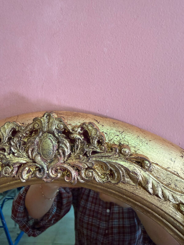 Miroir ovale doré relooké à fronton — Style Louis XVI / Napoléon III