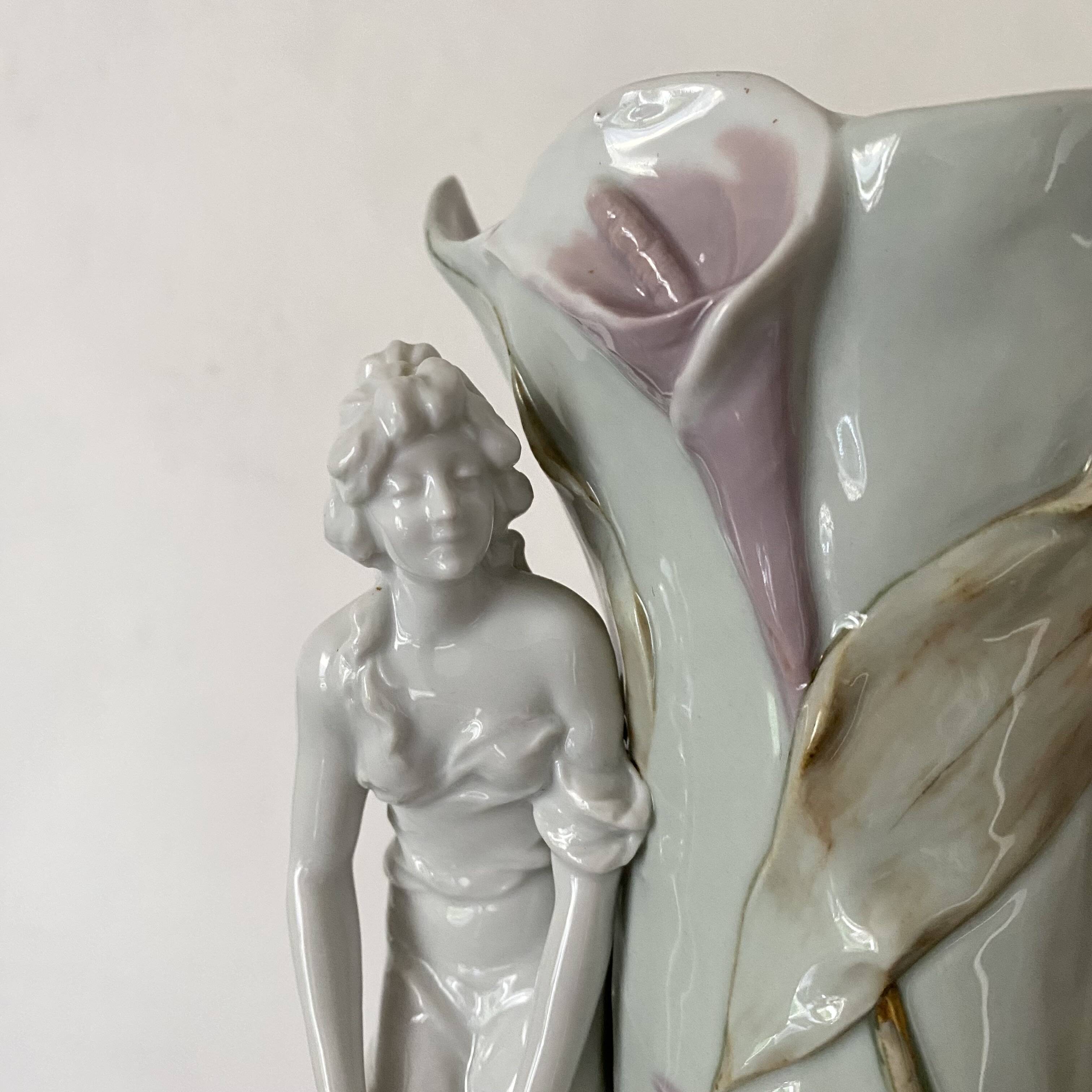 Vase art nouveau en barbotine