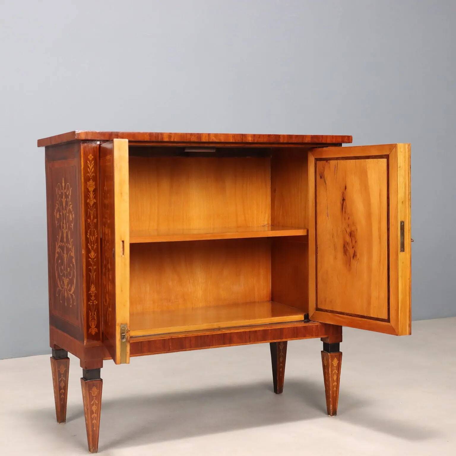 Antique neoclassical buffet veneered in various woods from the 1900s.