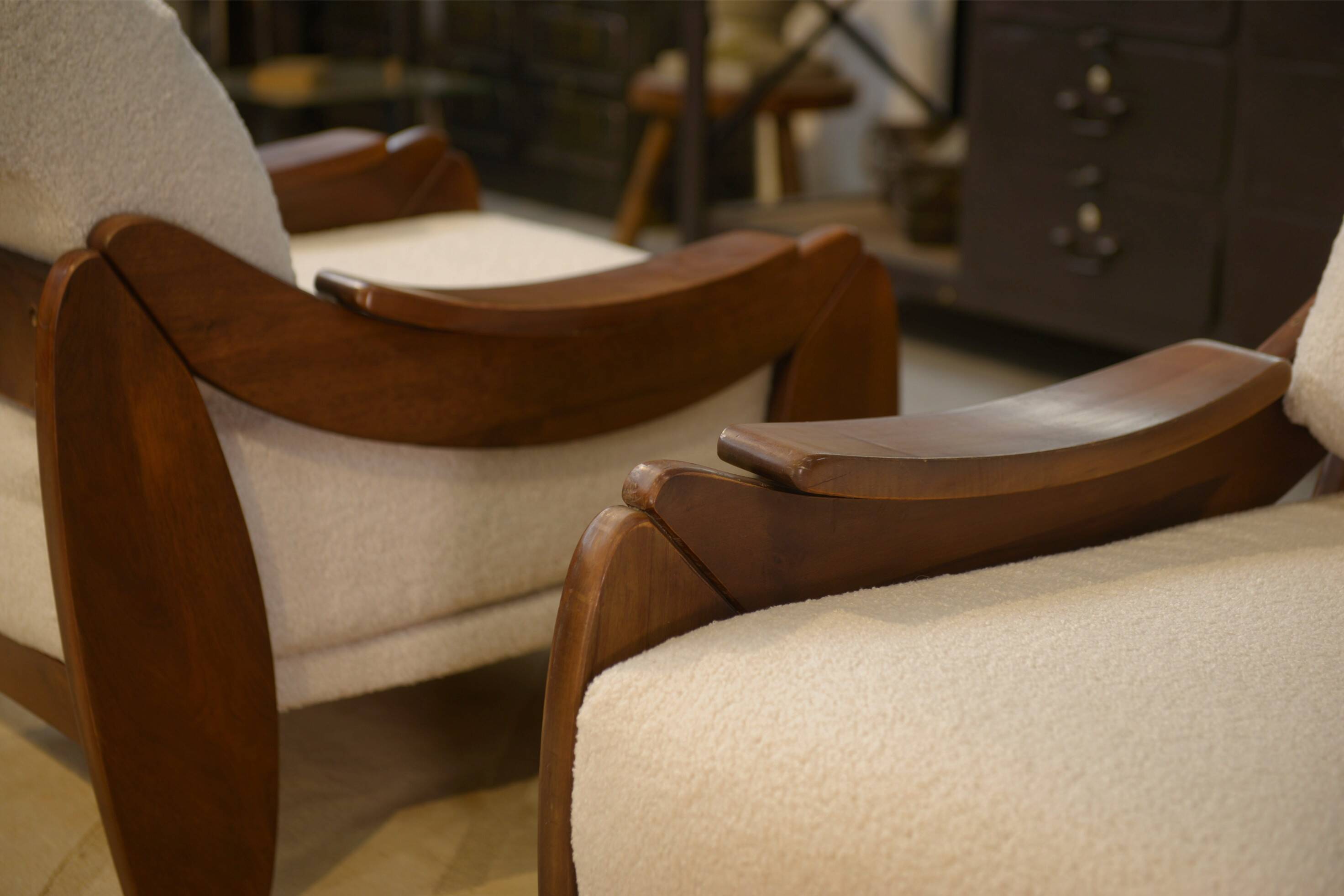 Brutalist pair of armchairs in mahogany and cream boucle 1970s.