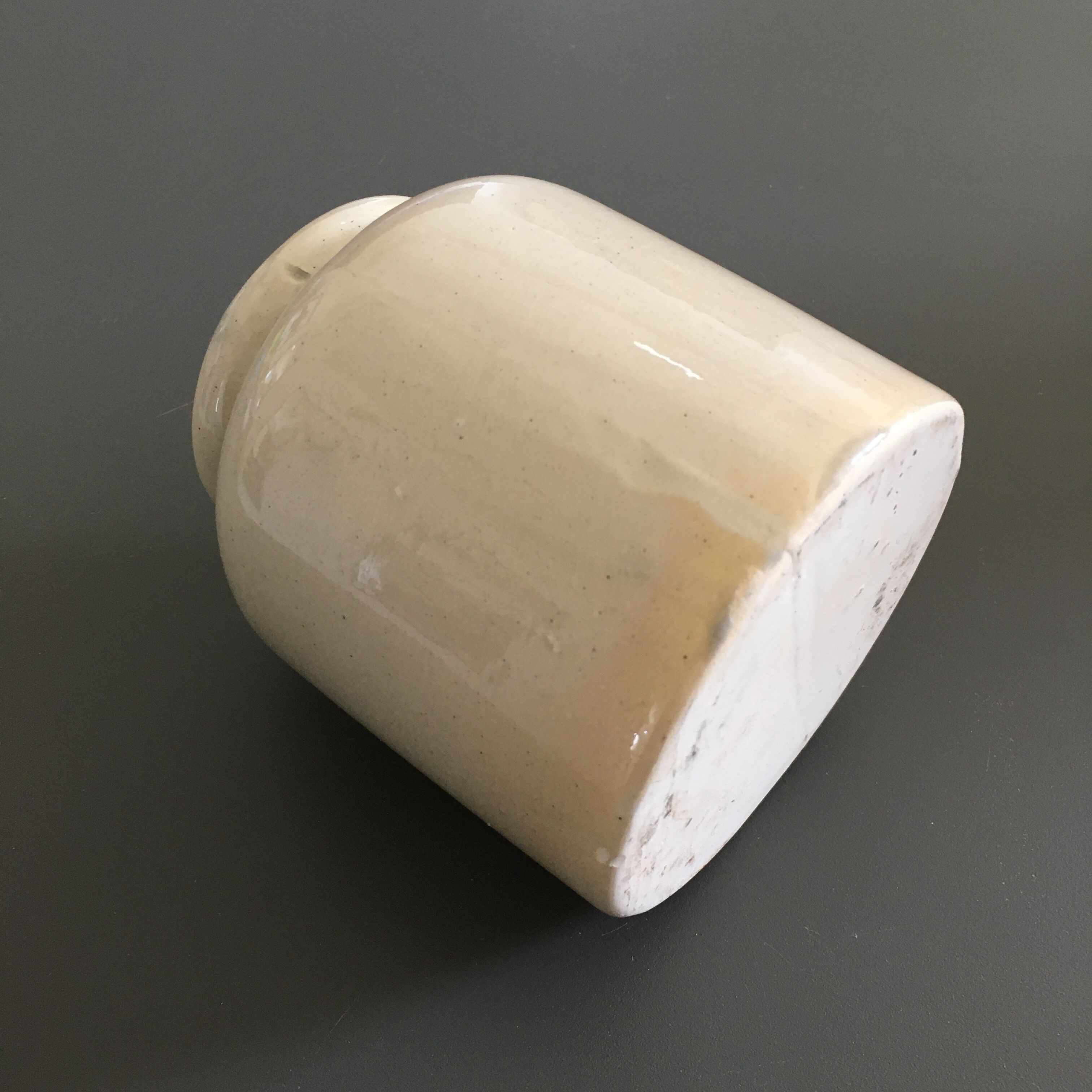 Beige pencil pot