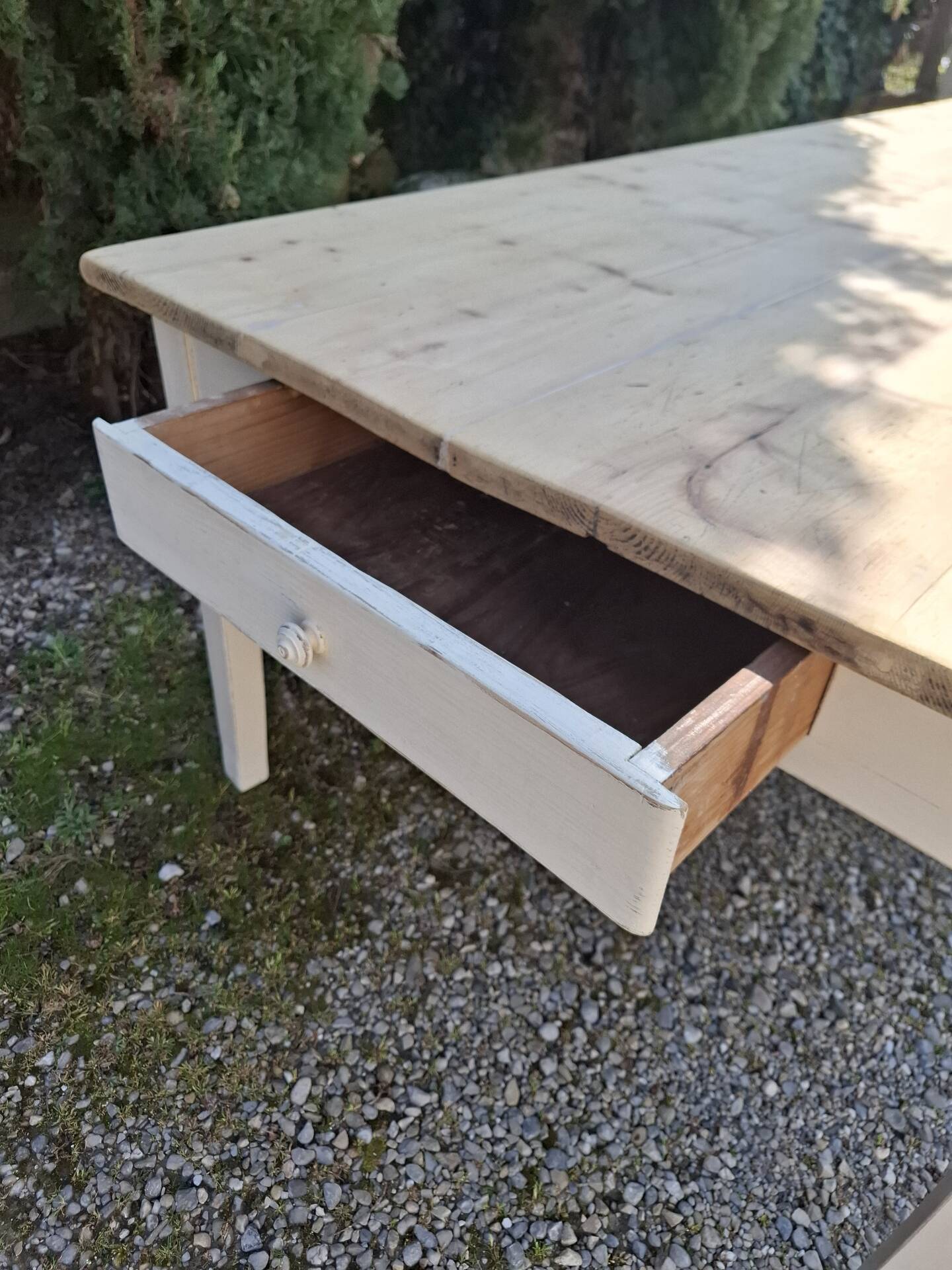 Farm table