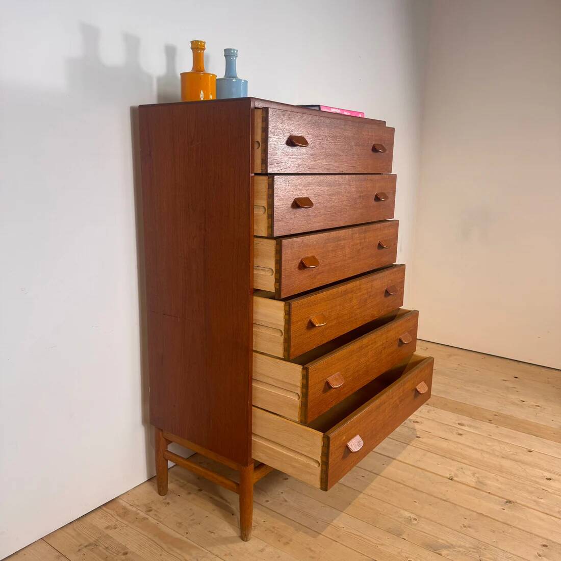 Commode en teck FDB Møbler, années 1960