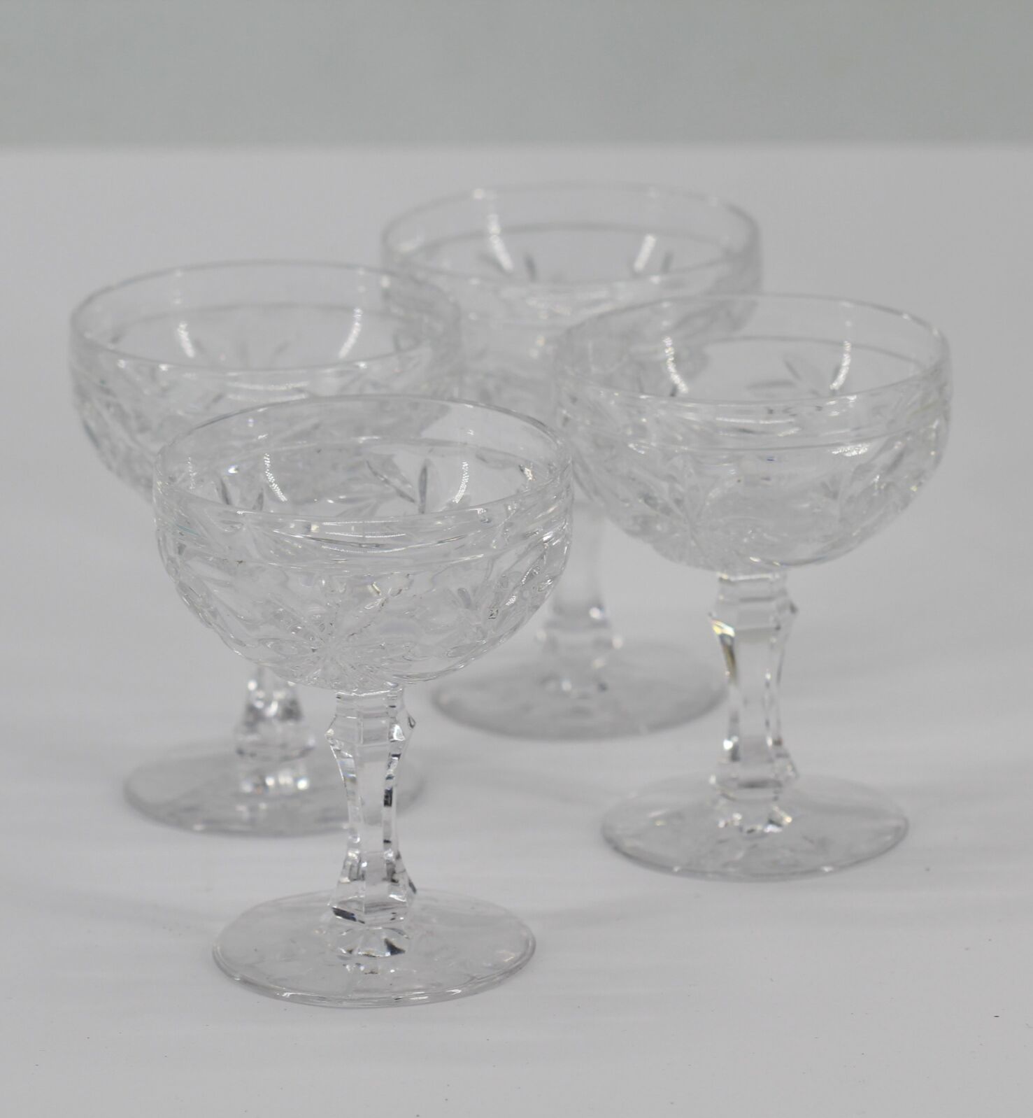 Set of 4 glass glasses