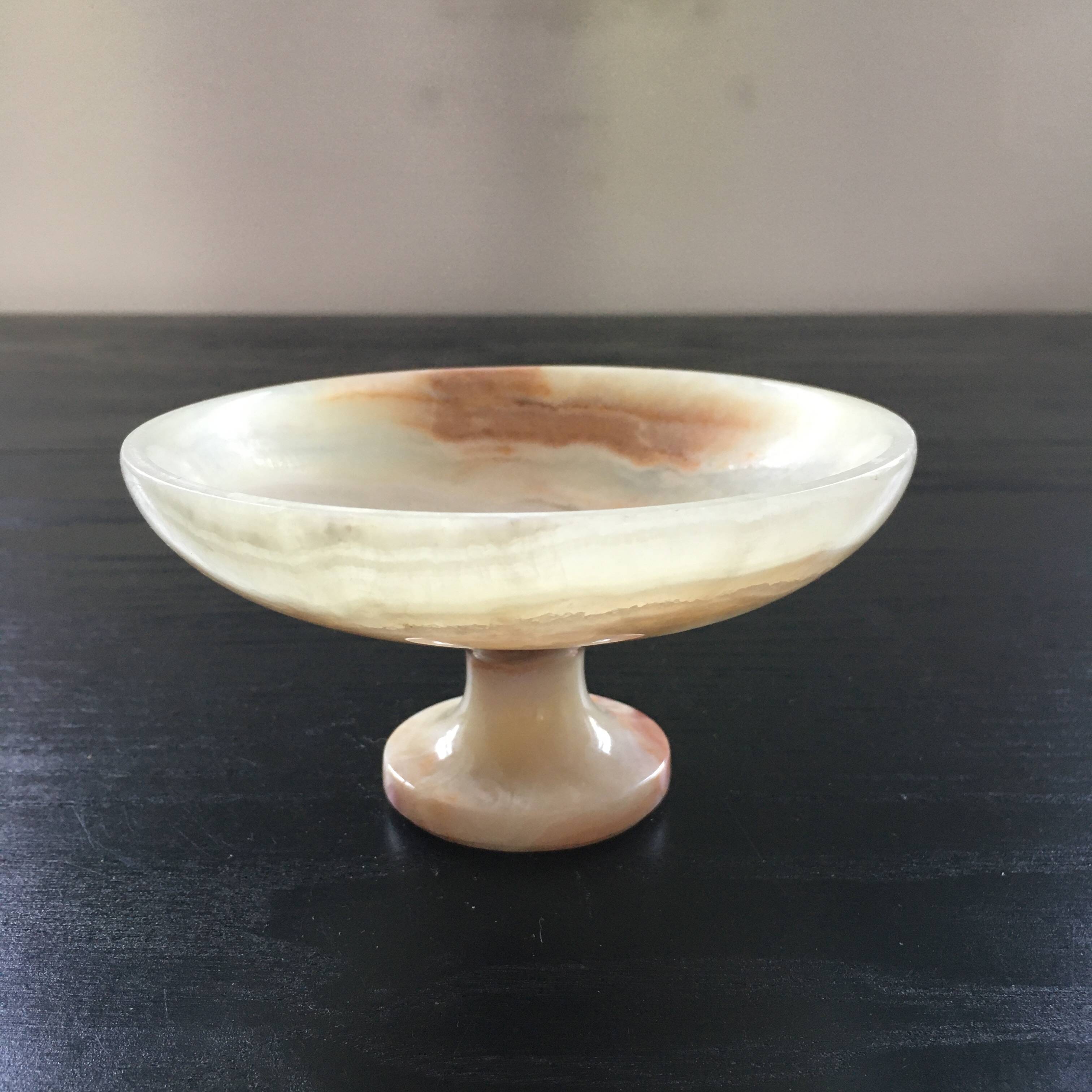 Onyx bowl on foot