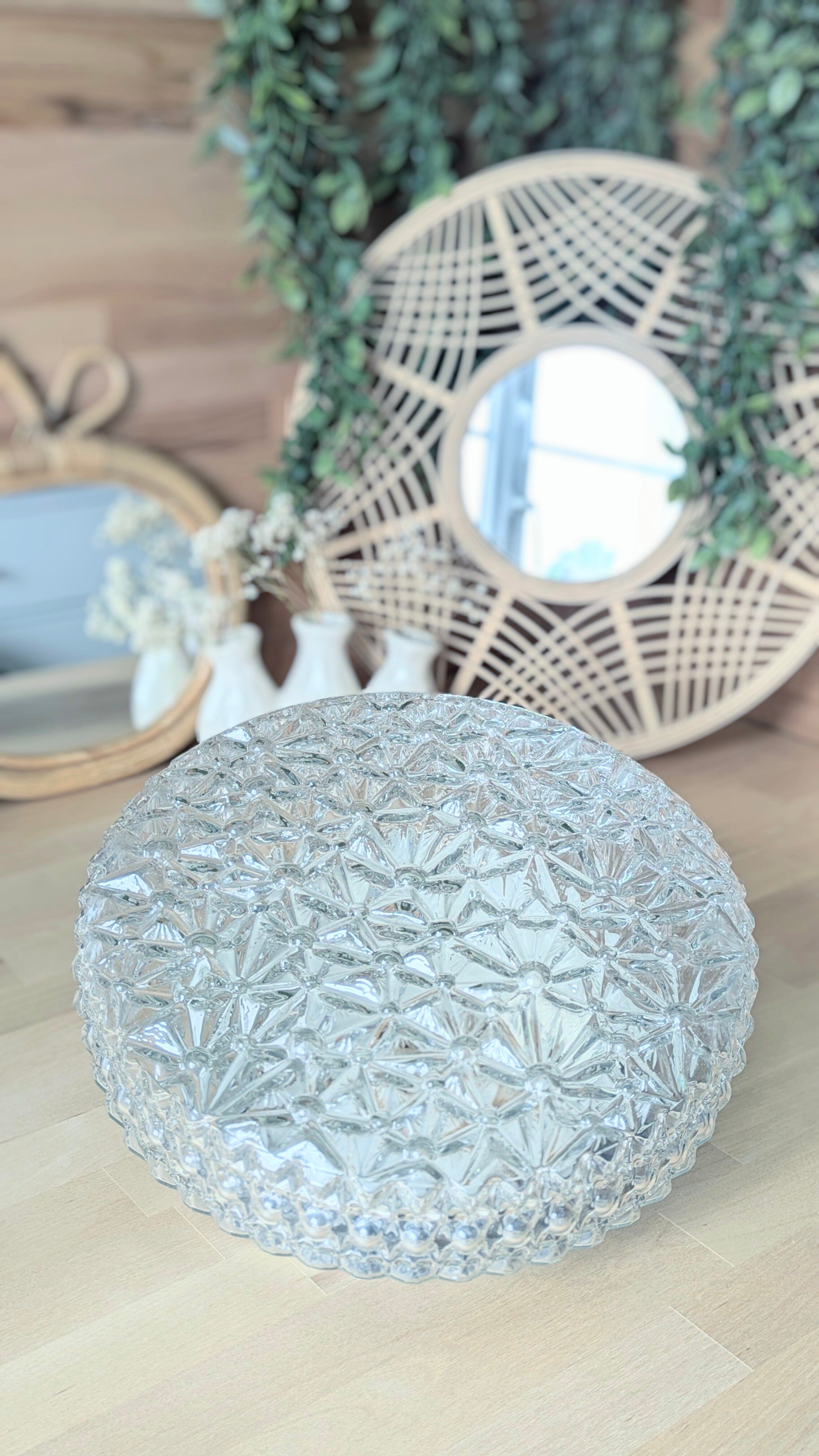Large round ceiling light with 2 sockets